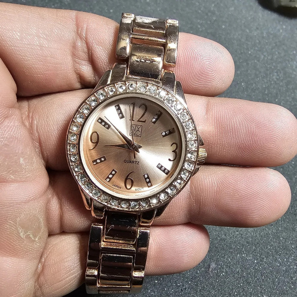 NY&C Ladies Quartz Analog Fashion Watch Rose Gold Tone Working New Battery shows - Picture 1 of 9
